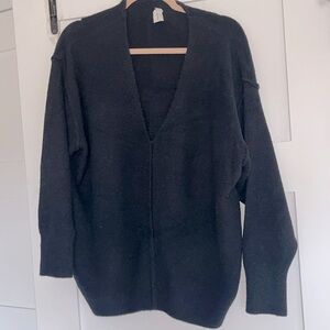 Aritzia  - Wilfred Free vneck sweater